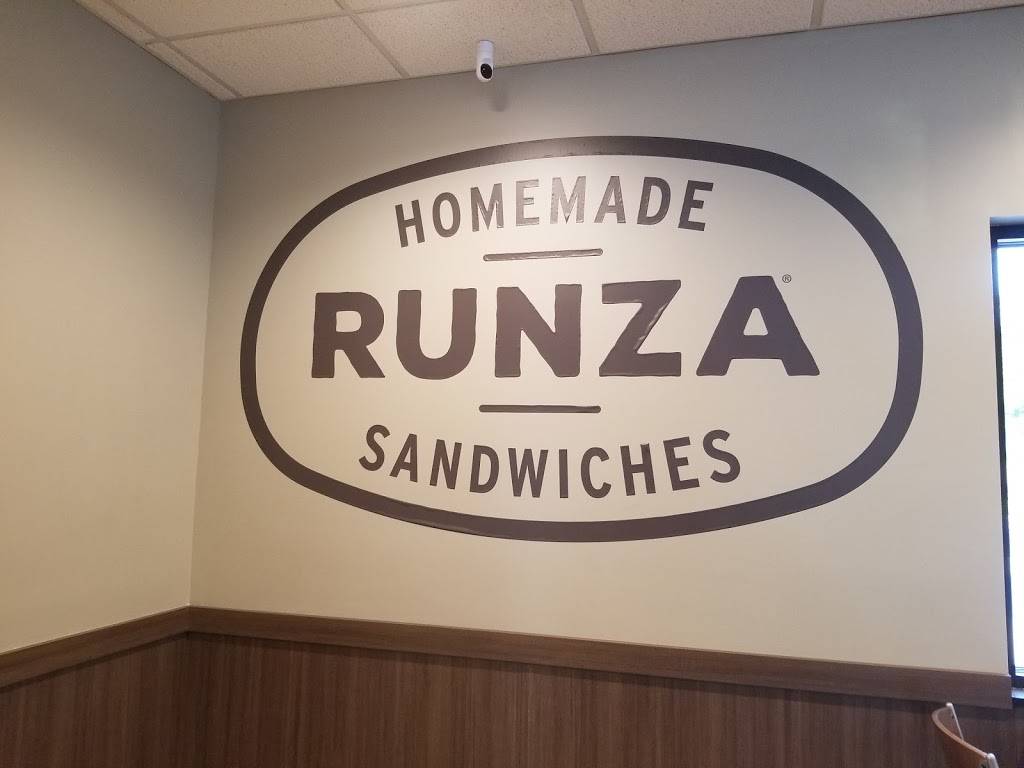 Runza Restaurant | restaurant | 202 N Washington St, Papillion, NE 68046, USA | 4025969805 OR +1 402-596-9805
