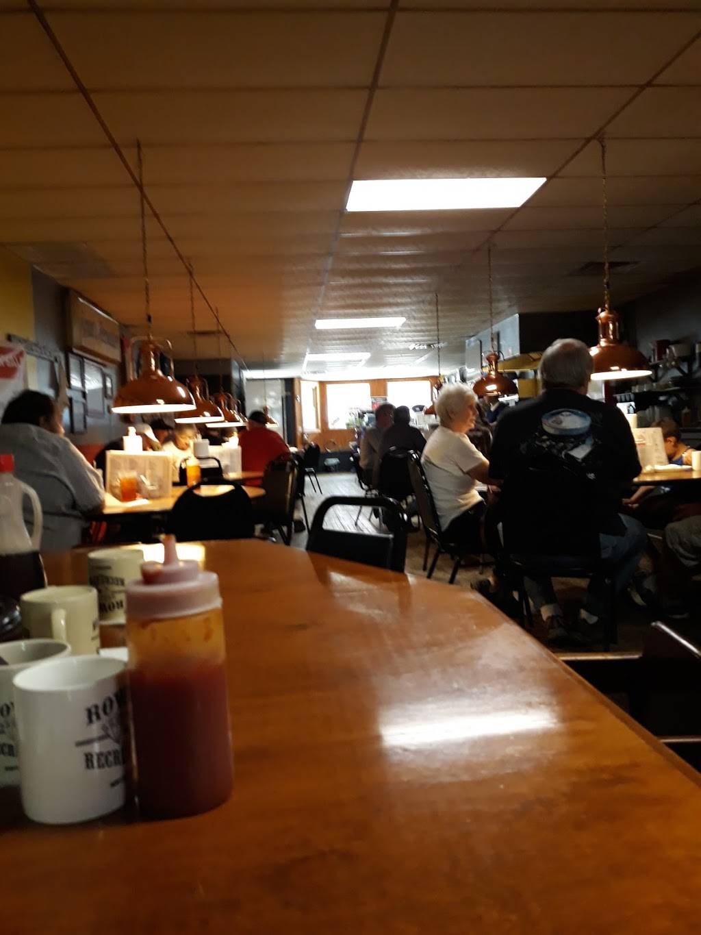 Rowes Recreation | restaurant | 307 W Main St, Montpelier, OH 43543, USA | 4194858711 OR +1 419-485-8711