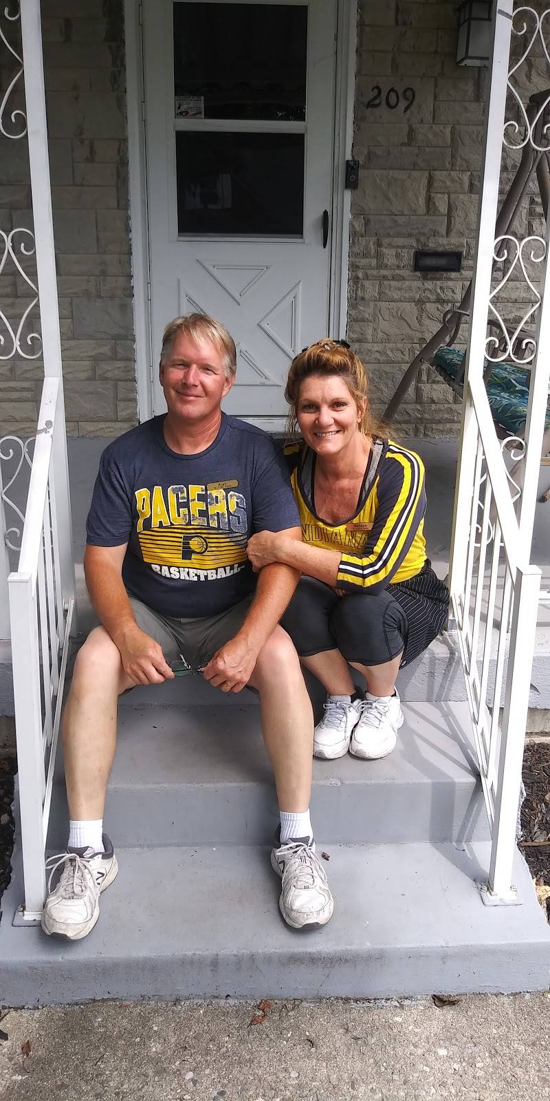 Mr & Mrs Hot Dog Stand | meal takeaway | 7140 S Emerson Ave, Indianapolis, IN 46237, USA | 3174130483 OR +1 317-413-0483