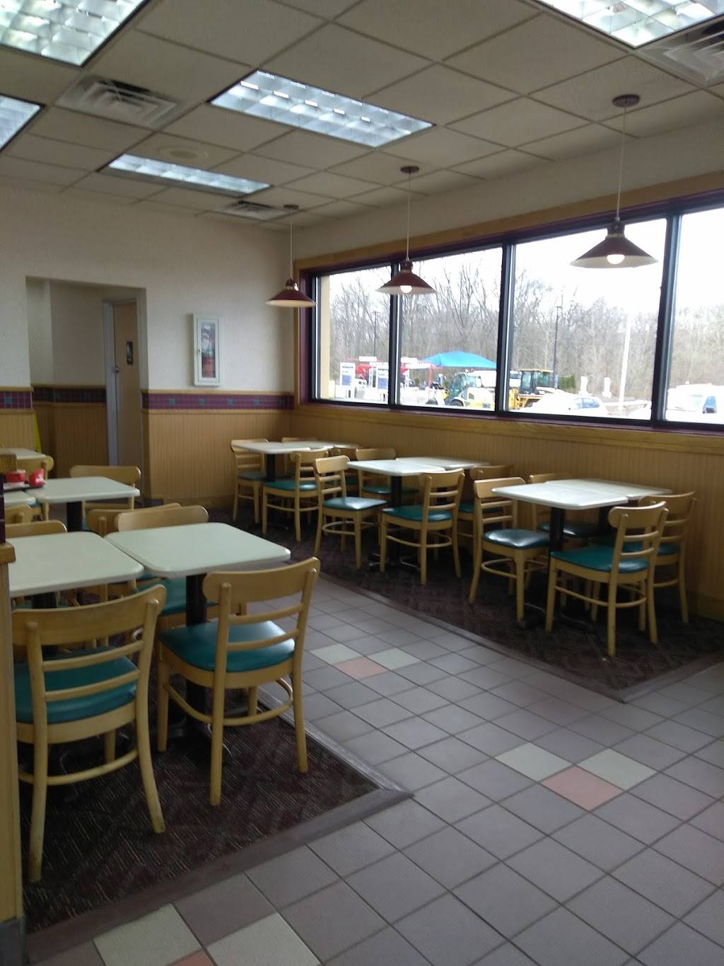 Wendys | restaurant | 328 Queen St, Southington, CT 06489, USA | 8607361162 OR +1 860-736-1162