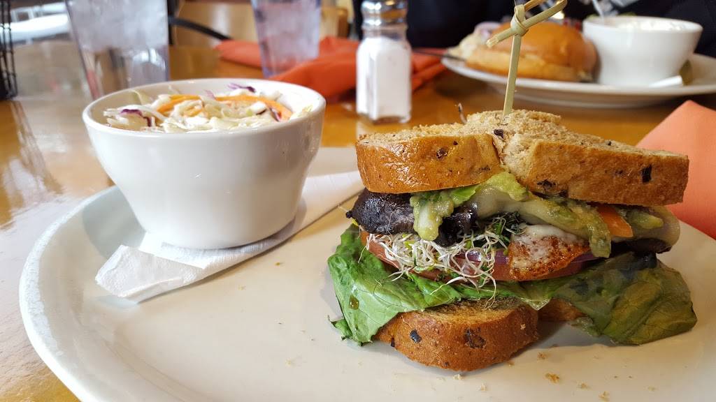 Washington Square Bar & Grill | restaurant | 4736 Washington Ave, White Bear Lake, MN 55110, USA | 6514077162 OR +1 651-407-7162