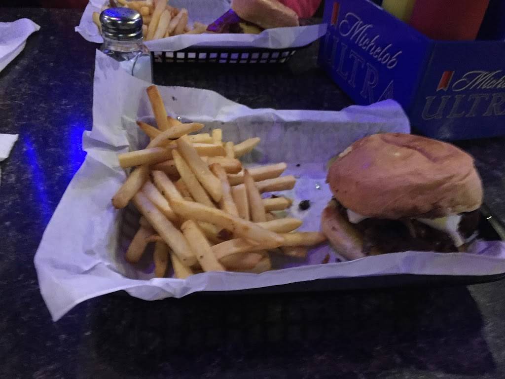 Whos Bar & Grill | restaurant | 1114 Tower Ave, Superior, WI 54880, USA | 7153947084 OR +1 715-394-7084