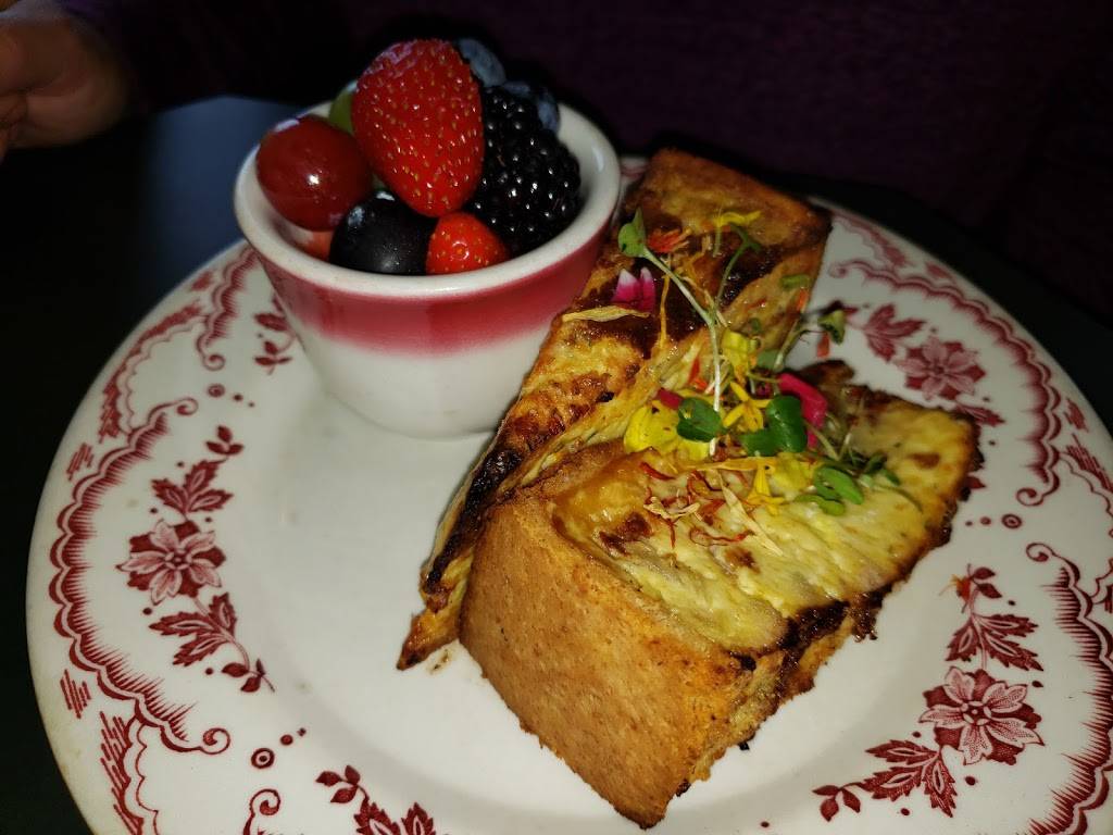 Eggshell Bistro | restaurant | 51 City Center Dr, Carmel, IN 46032, USA | 3176601616 OR +1 317-660-1616