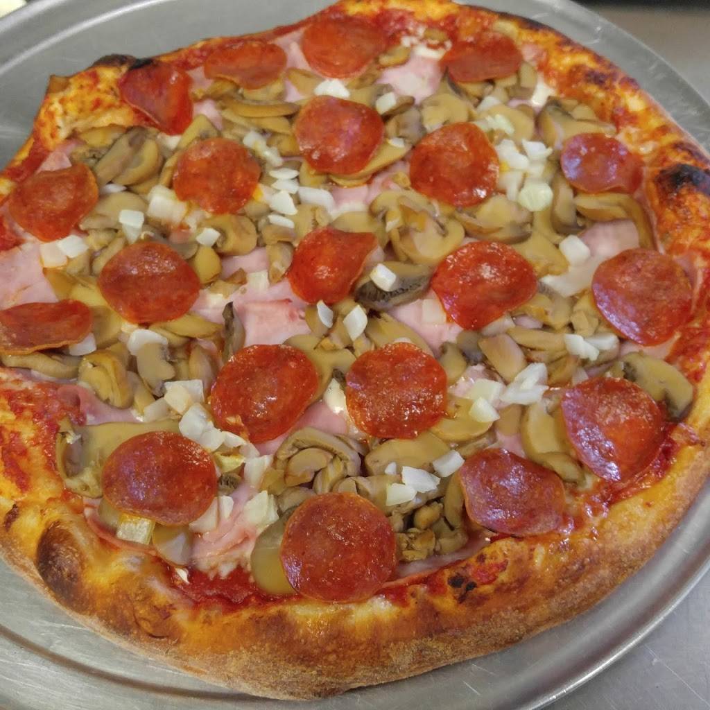 Vitos Pizza | restaurant | 658 Fulton St W, Grand Rapids, MI 49504, USA | 6164518277 OR +1 616-451-8277