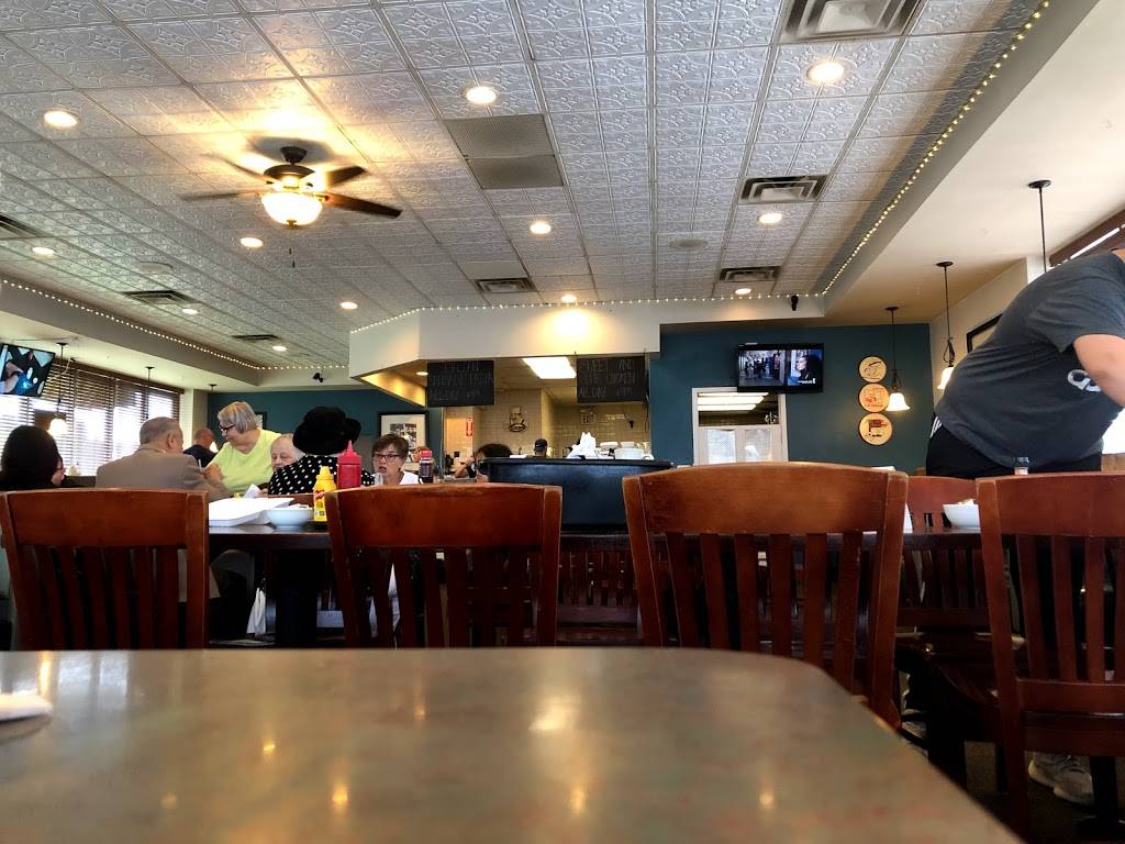 Cols Family Restaurant | restaurant | 2600 W 14 Mile Rd, Royal Oak, MI 48073, USA | 2484358130 OR +1 248-435-8130