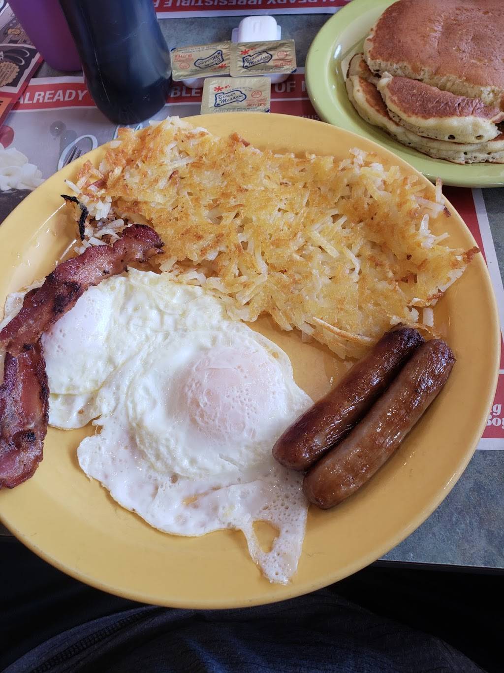 Big Boy Restaurant | restaurant | 22100 West Rd, Woodhaven, MI 48183, USA | 7343629911 OR +1 734-362-9911