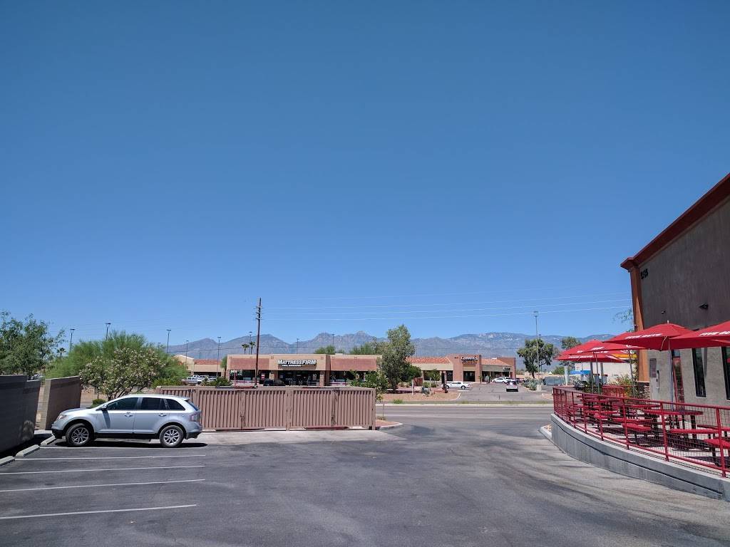 Chipotle Mexican Grill | restaurant | 9484 E 22nd St #130, Tucson, AZ 85710, USA | 5202030004 OR +1 520-203-0004