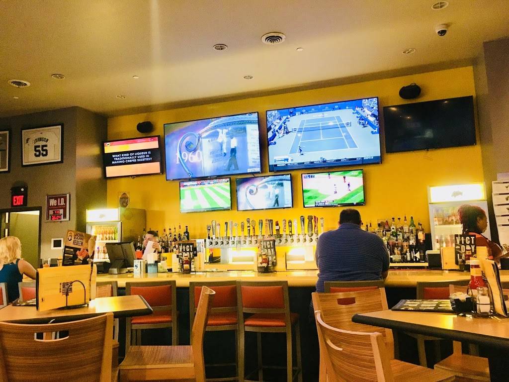 Buffalo Wild Wings | meal takeaway | 11401 NW 12th St Ste E526, Miami, FL 33172, USA | 3055132660 OR +1 305-513-2660