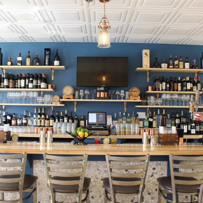 Mad Minnow Bar & Kitchen | restaurant | 554 Main St, Harwich Port, MA 02646, USA | 7742093977 OR +1 774-209-3977