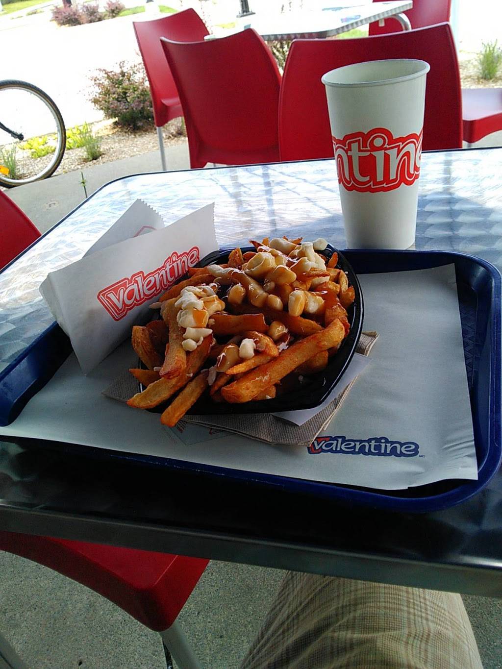 Valentine | restaurant | 2705 Rue Dessaulles, Saint-Hyacinthe, QC J2S 2V6, Canada | 4502231888 OR +1 450-223-1888