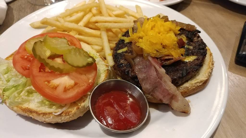 Wood-n-Tap | restaurant | 3375 Berlin Turnpike, Newington, CT 06111, USA | 8605948808 OR +1 860-594-8808