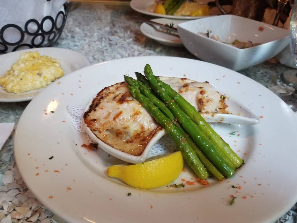 Catch 22 | restaurant | 37 New Orleans Rd K, Hilton Head Island, SC 29928, USA | 8437856261 OR +1 843-785-6261