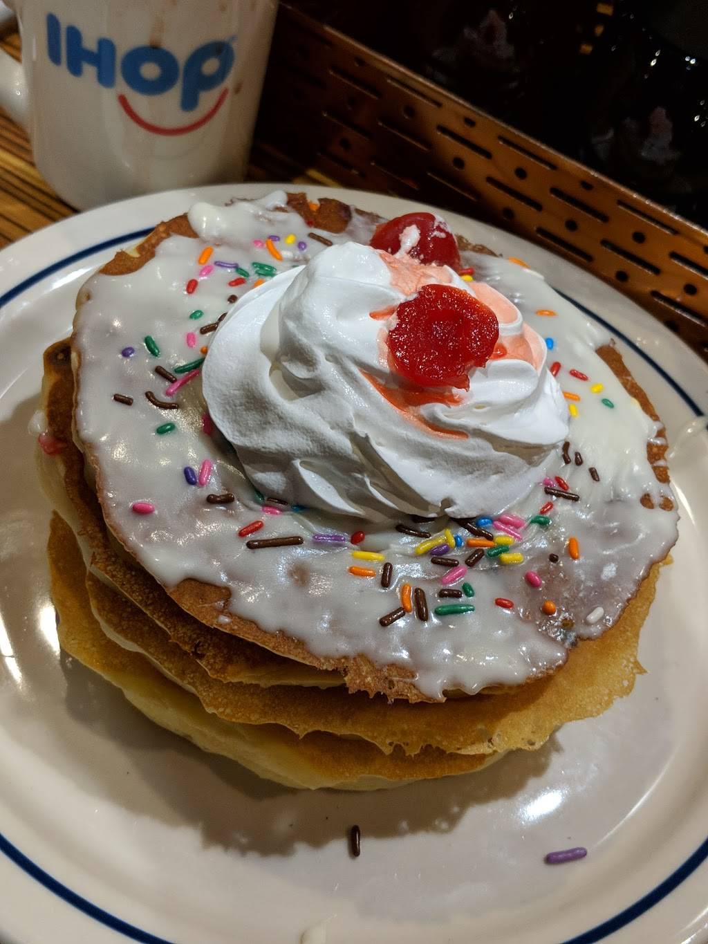 IHOP | restaurant | 5220 Harvey St, Muskegon, MI 49444, USA | 2319036317 OR +1 231-903-6317