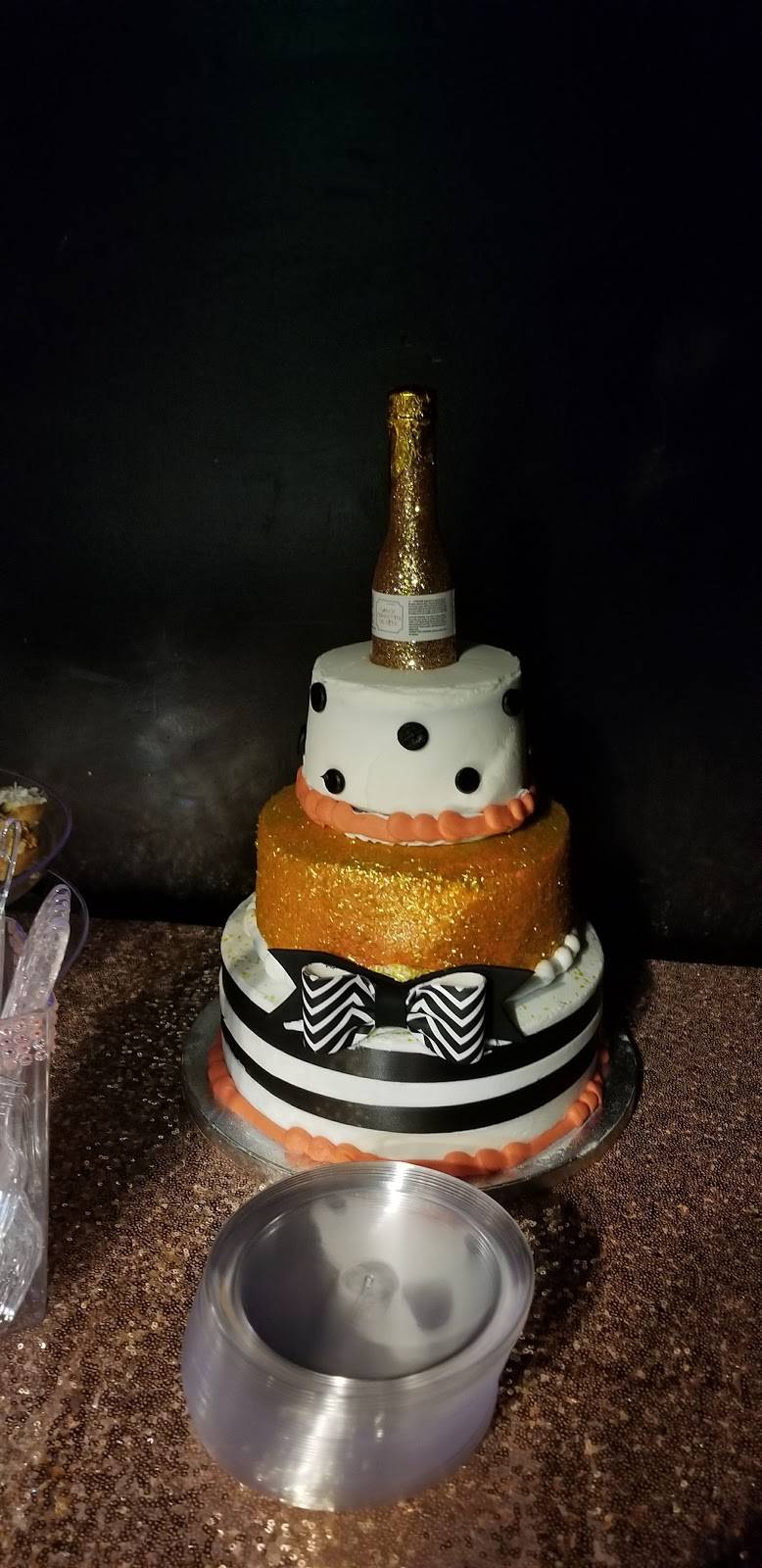 Bankos Lounge | restaurant | 14168 Wyoming Ave, Detroit, MI 48238, USA | 3134912188 OR +1 313-491-2188