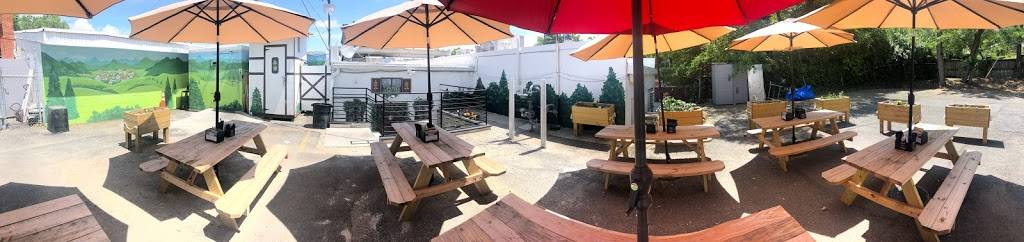 Hops N Shine | restaurant | 3410 Mt Vernon Ave, Alexandria, VA 22305, USA | 7035661509 OR +1 703-566-1509