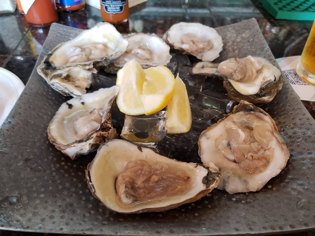 Gs Boat House Raw Bar & Grill | restaurant | 200 Main St, Huntington Beach, CA 92648, USA | 7149693100 OR +1 714-969-3100