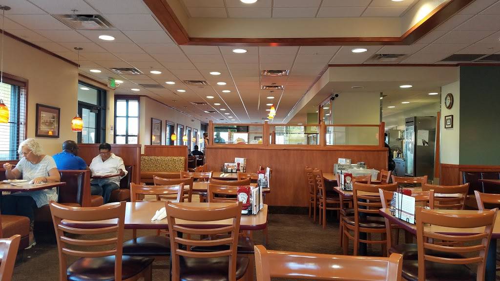 Dennys | restaurant | 18989 Bear Valley Rd, Apple Valley, CA 92308, USA | 7609617400 OR +1 760-961-7400
