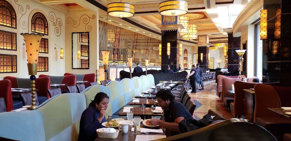 Grand Lux Cafe | restaurant | 1 Garden State Plaza Blvd, Paramus, NJ 07652, USA | 2019090399 OR +1 201-909-0399