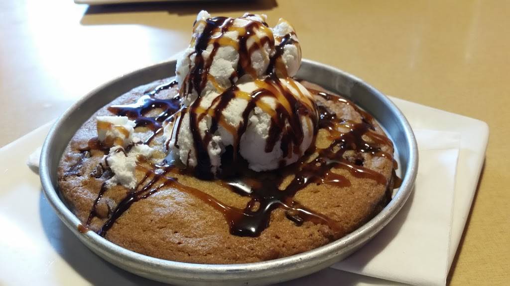 Boston Pizza | restaurant | 1602 The Queensway, Etobicoke, ON M8Z 1V1, Canada | 4162019555 OR +1 416-201-9555