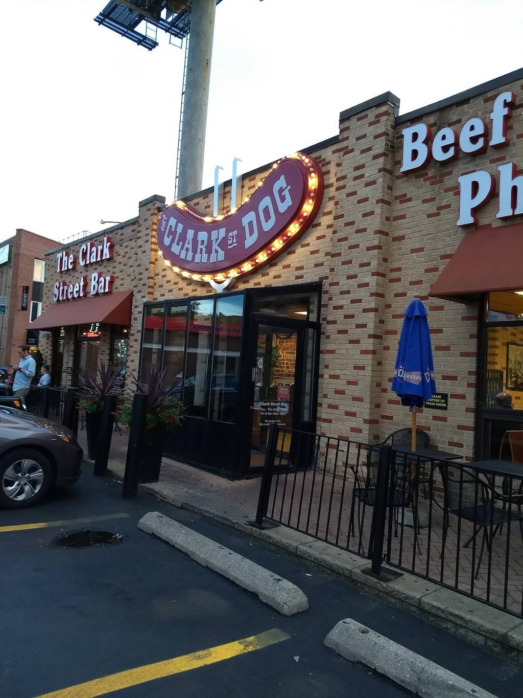 Clark Street Dog | restaurant | 3040 N Clark St, Chicago, IL 60657, USA | 7732816690 OR +1 773-281-6690