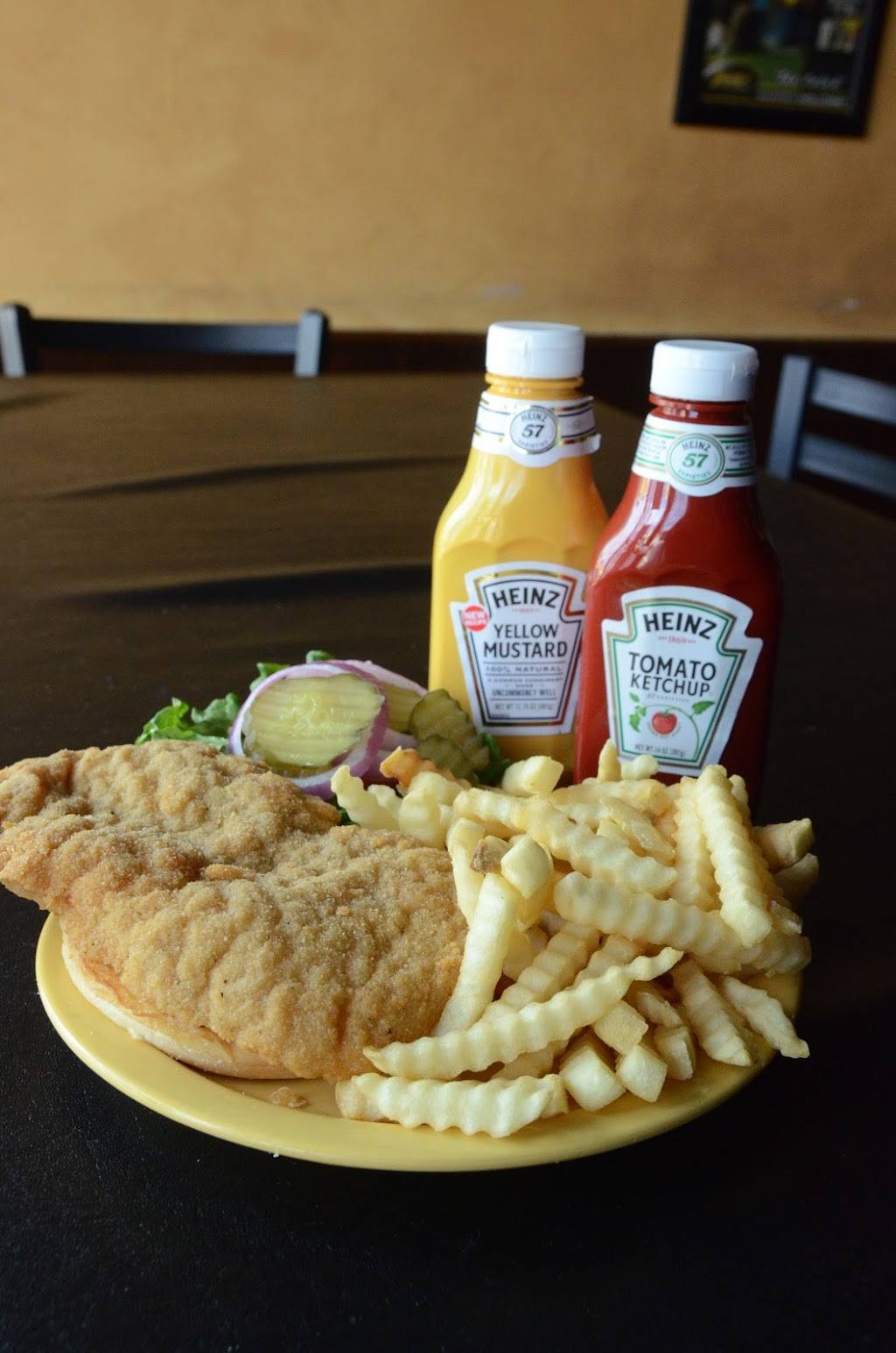 The Longest Yard | restaurant | 122 5th St, West Des Moines, IA 50265, USA | 5152741710 OR +1 515-274-1710