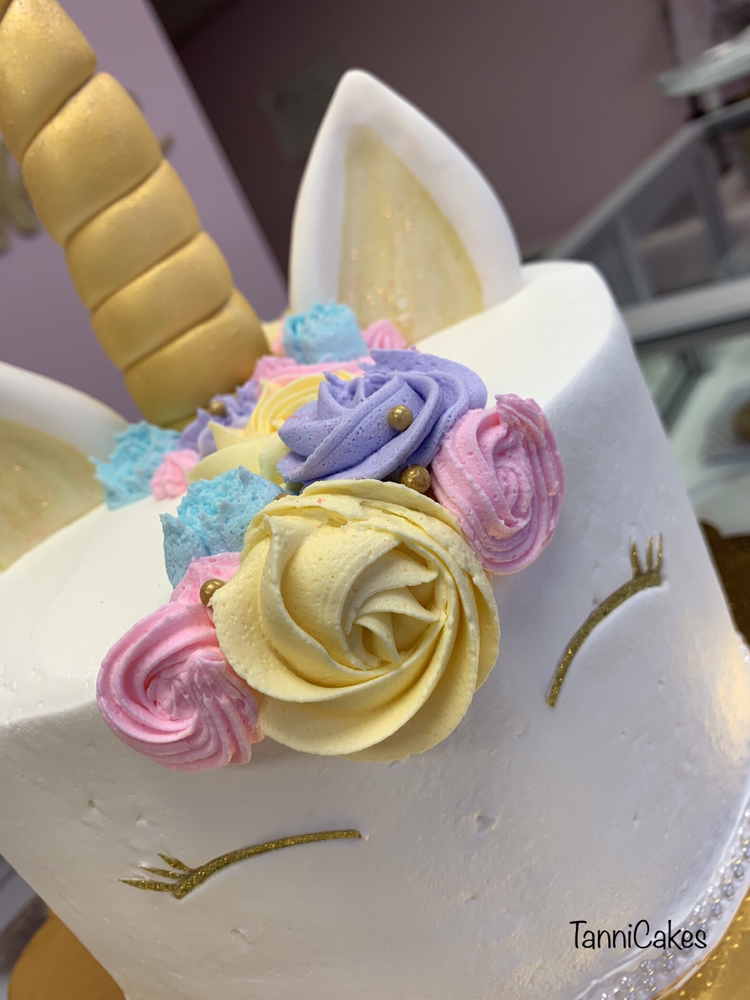 TanniCakes | bakery | 402 W Main St, Newark, OH 43055, USA | 6142097685 OR +1 614-209-7685