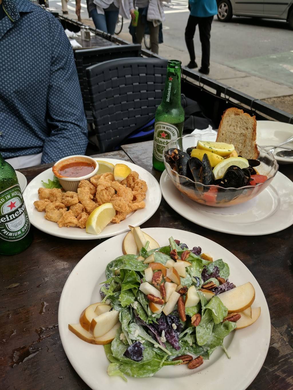 Freds | restaurant | 476 Amsterdam Ave, New York, NY 10024, USA | 2125793076 OR +1 212-579-3076