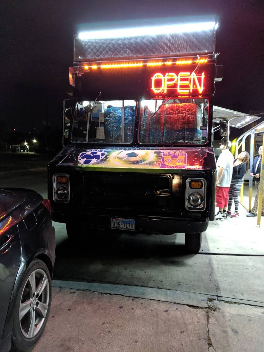 Papas Estilo Regio | restaurant | T C Jester Blvd, Houston, TX 77038, USA | 8326731193 OR +1 832-673-1193