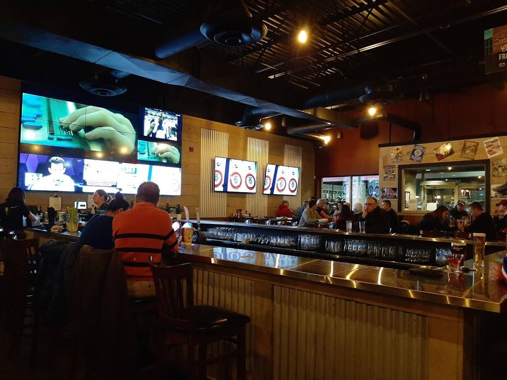 Chucks Roadhouse Bar & Grill | restaurant | 1414 King St E, Courtice, ON L1E 2B1, Canada | 9057218213 OR +1 905-721-8213