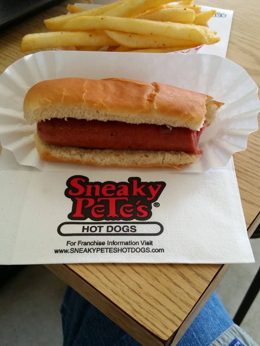 Sneaky Petes Hot Dogs | restaurant | 1521 B Greenbrier Dear Rd, Anniston, AL 36207, USA | 2568352626 OR +1 256-835-2626