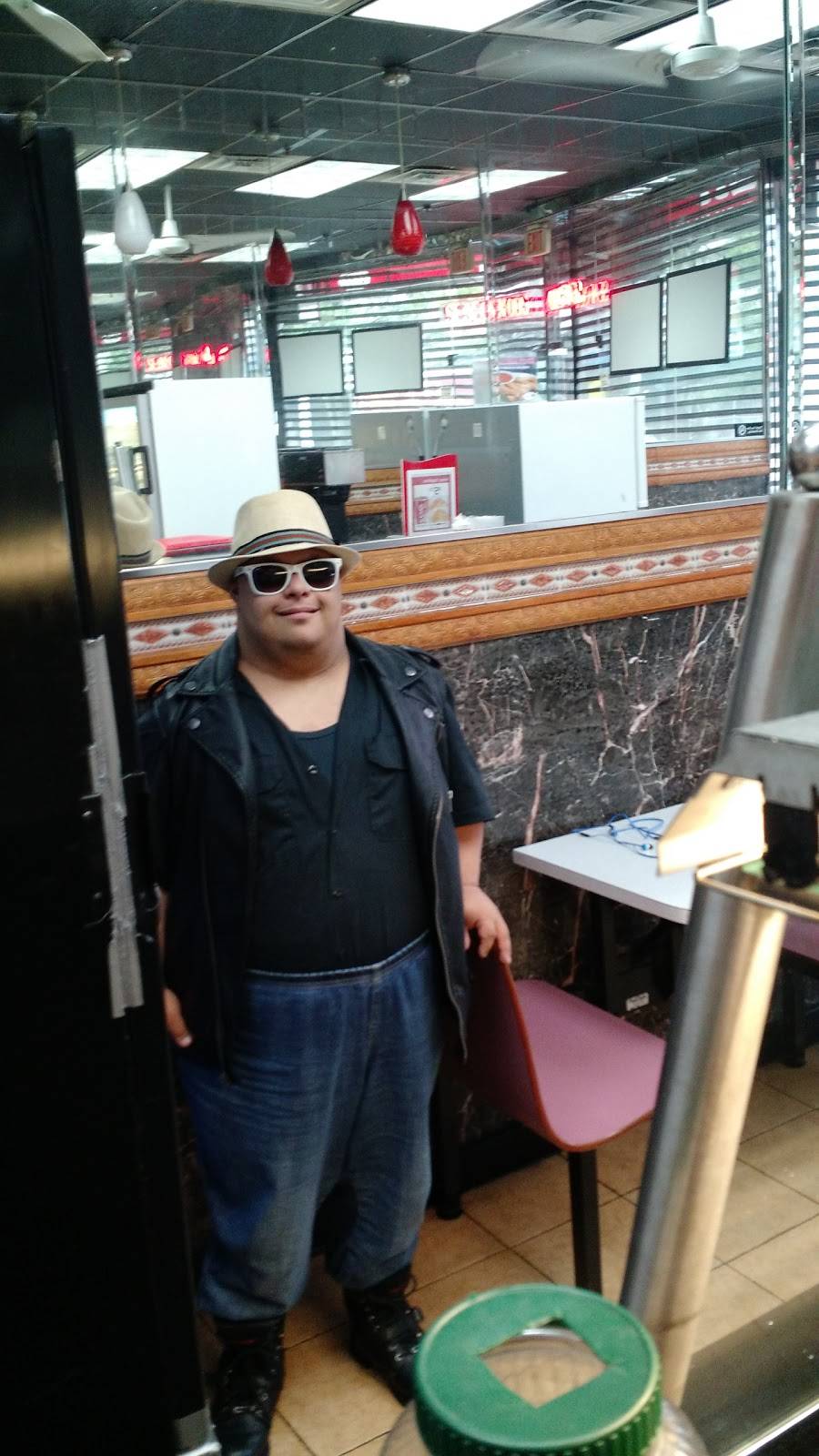 Crown Grill, Fried Chicken & Pizza | meal takeaway | 71-12 Kissena Blvd, Flushing, NY 11367, USA | 7188801881 OR +1 718-880-1881