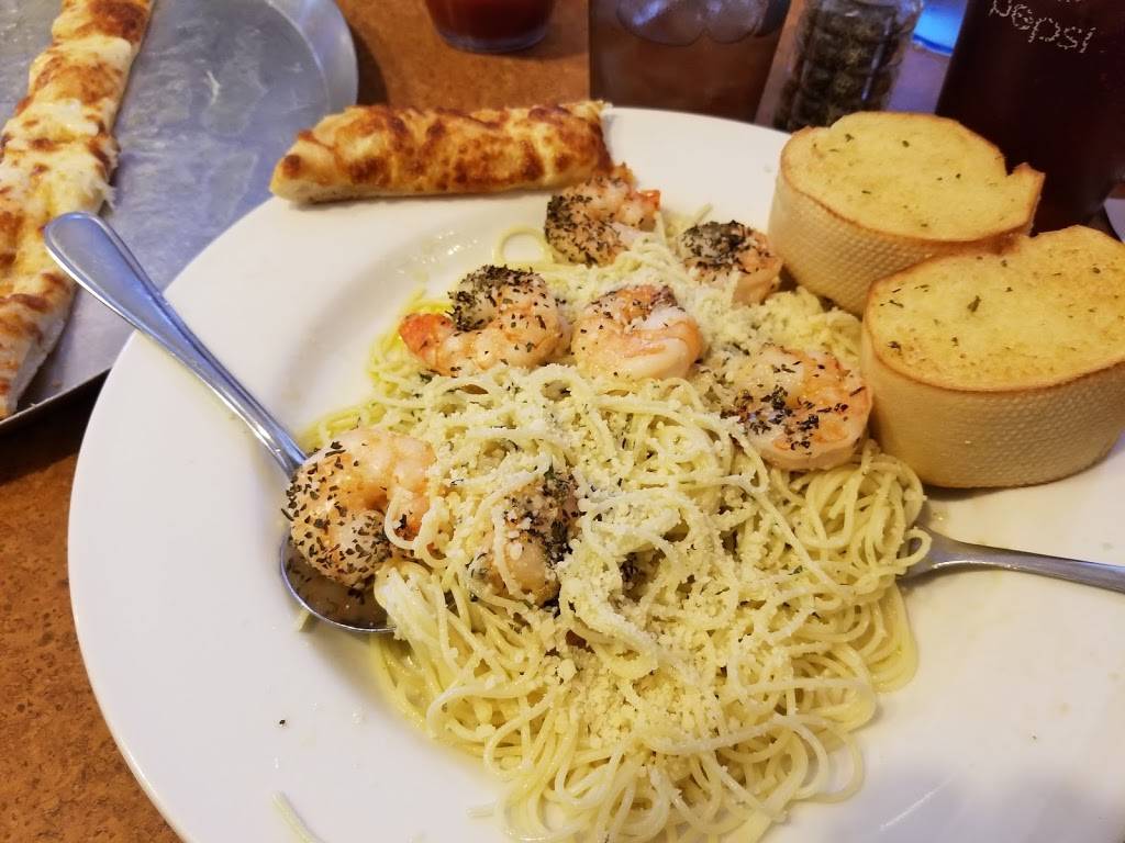 Iannarellis Italian Restaurant | restaurant | 405 3rd St, Howe, IN 46746, USA | 2605622500 OR +1 260-562-2500