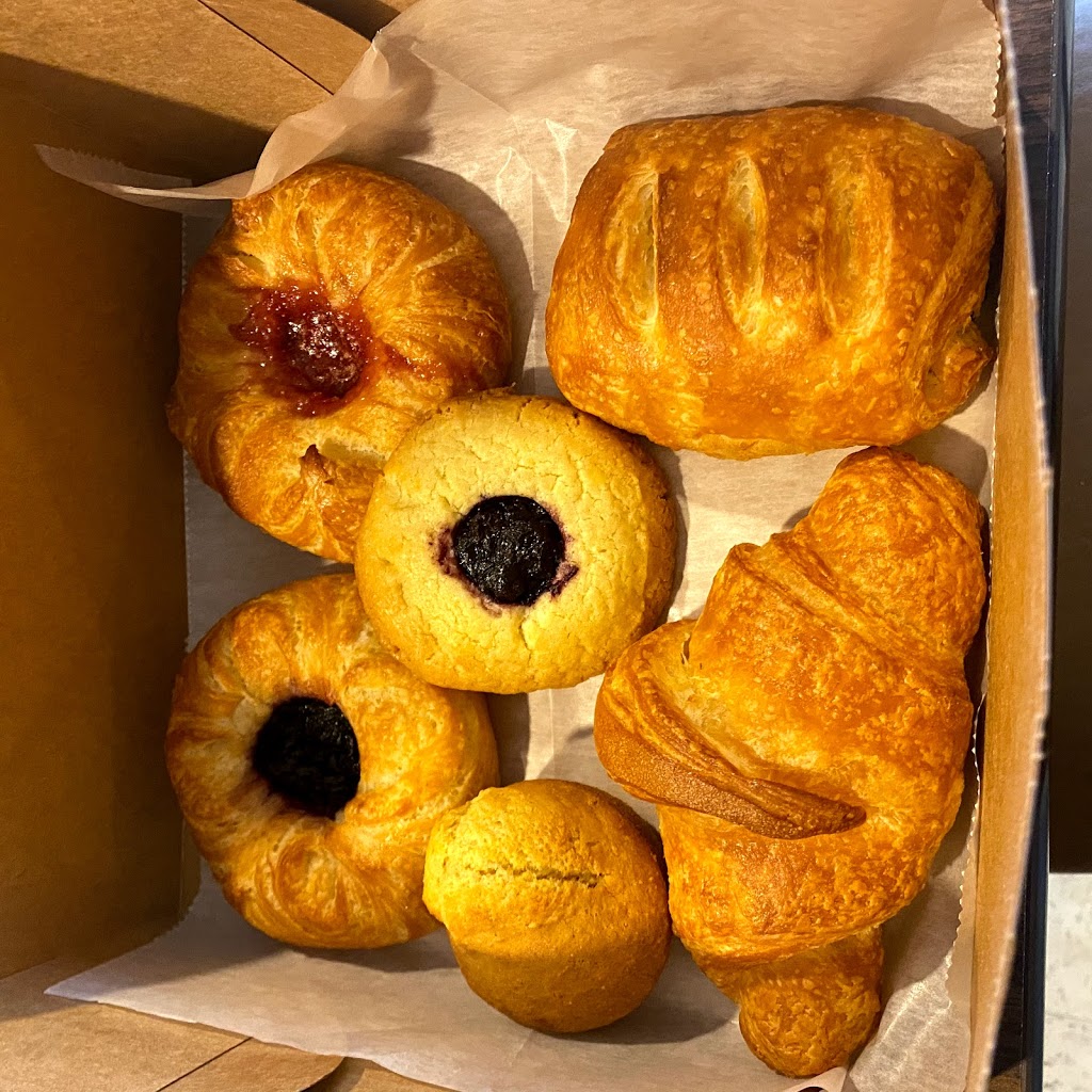 Larisas Bistro and Bakery | restaurant | 58 Greenville Ave, Johnston, RI 02919, USA | 4012703183 OR +1 401-270-3183