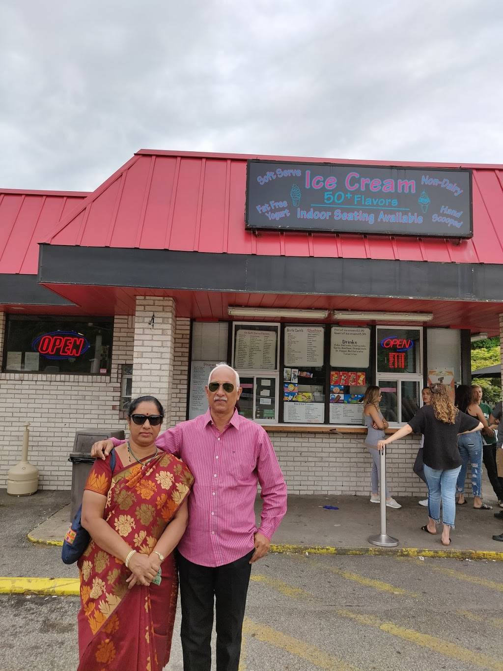 Charlies Ice Cream | restaurant | 4376 Old William Penn Hwy, Monroeville, PA 15146, USA | 4126852834 OR +1 412-685-2834