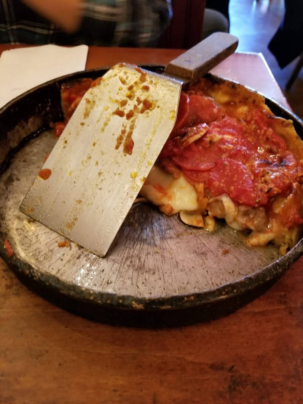 Lou Malnatis Pizzeria | meal delivery | 805 S State St, Chicago, IL 60605, USA | 3127861000 OR +1 312-786-1000