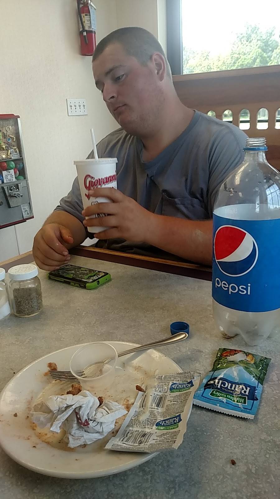 Cannonsburg Giovannis | restaurant | 1724 Cannonsburg Rd # 5, Ashland, KY 41102, USA | 6069280321 OR +1 606-928-0321