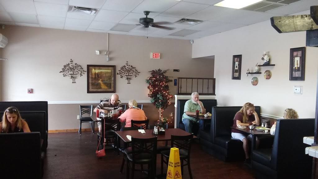 Alvaros Family Restaurant | restaurant | 14512 Tamiami Trail, North Port, FL 34287, USA | 9414263619 OR +1 941-426-3619