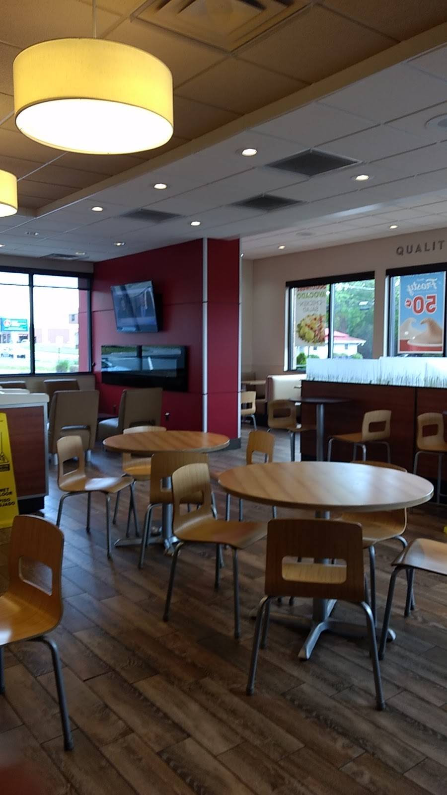 Wendys | restaurant | 230 N Willow Ave, Cookeville, TN 38501, USA | 9315201225 OR +1 931-520-1225