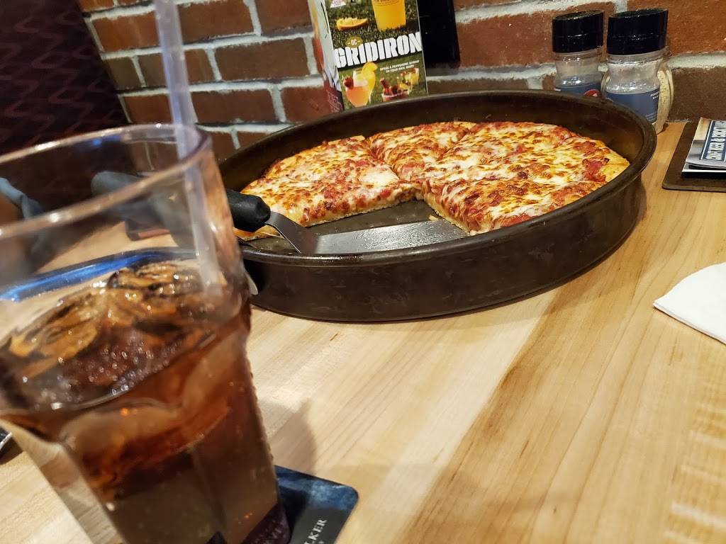 Old Chicago | restaurant | 545 Wakarusa Dr, Lawrence, KS 66049, USA | 7858562739 OR +1 785-856-2739