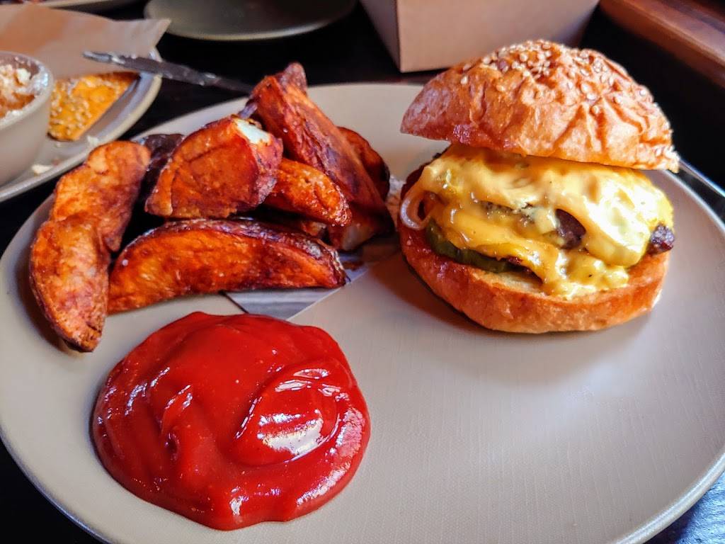 Husk | restaurant | 76 Queen St, Charleston, SC 29401, USA | 8435772500 OR +1 843-577-2500