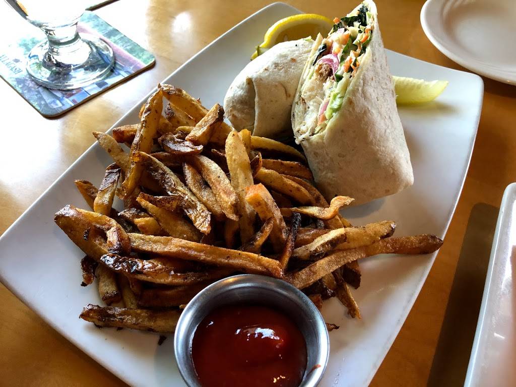 The Snow Squall Restaurant | restaurant | 18 Ocean St # 1, South Portland, ME 04106, USA | 2077990811 OR +1 207-799-0811