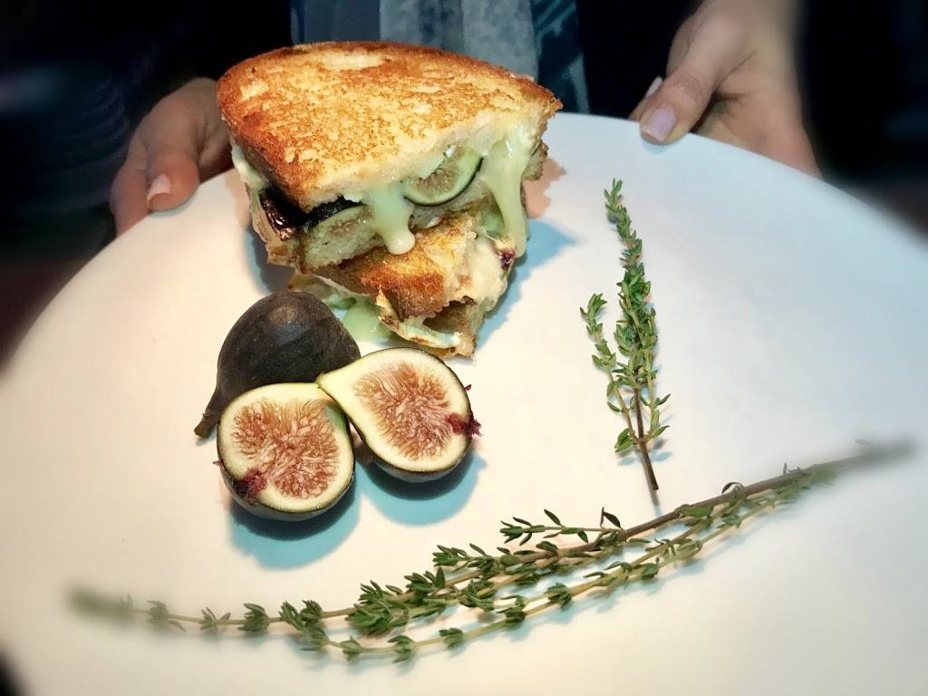 Olio Restaurant & Bar | restaurant | 33 Kings Hwy, Groton, CT 06340, USA | 8604456546 OR +1 860-445-6546