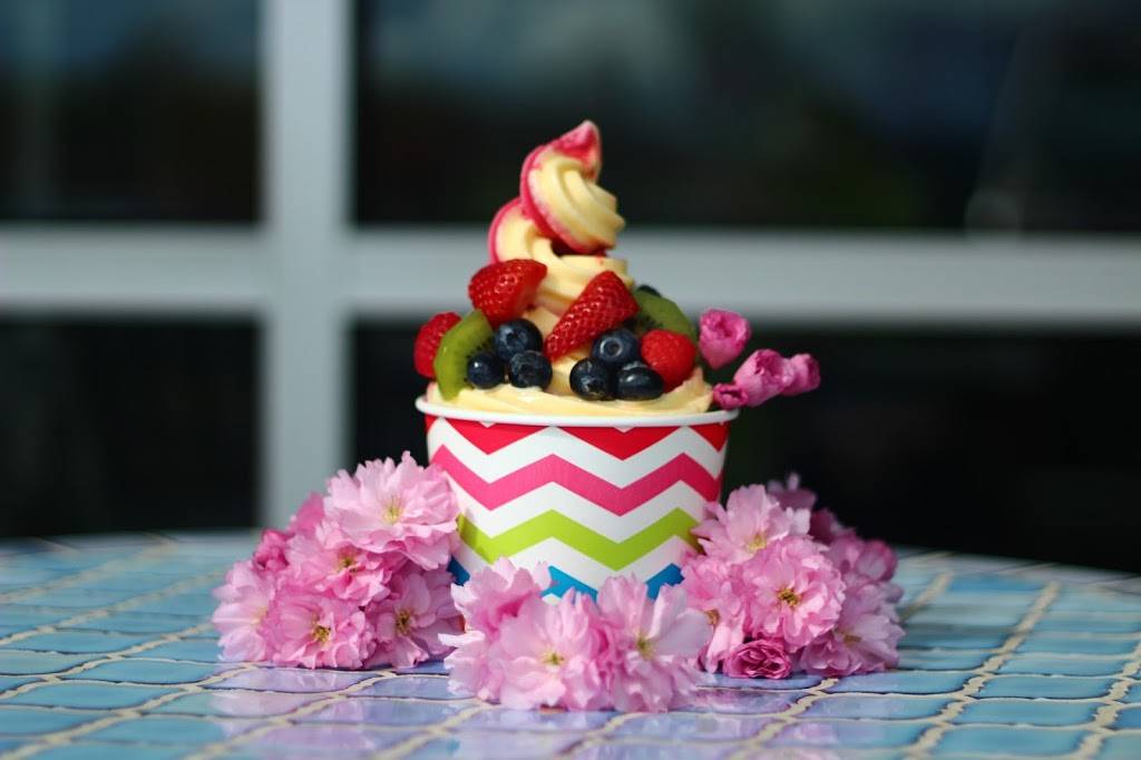 Just Peachy Frozen Yogurt | restaurant | 17020 Twin Lakes Ave C-105, Marysville, WA 98270, USA | 3609268657 OR +1 360-926-8657