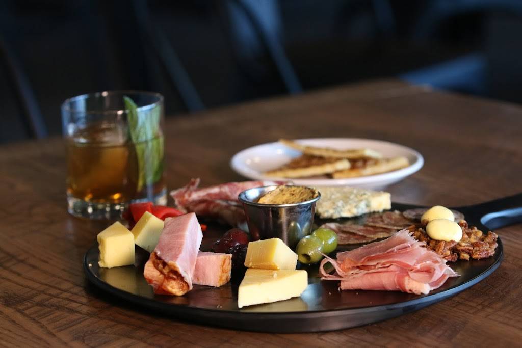 Three Rivers Distilling Company | restaurant | 224 E Wallace St, Fort Wayne, IN 46803, USA | 2607459355 OR +1 260-745-9355