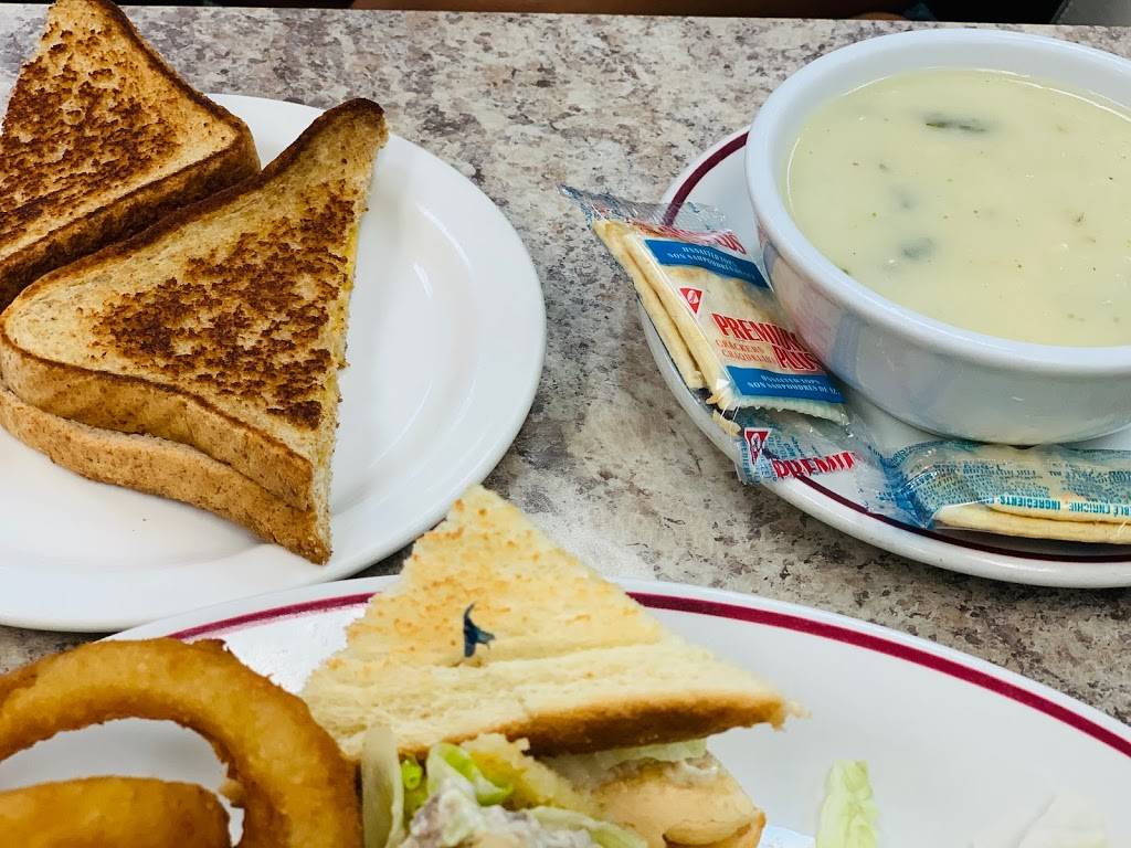 Queens Café Restaurant | restaurant | 149 Broadway, Tillsonburg, ON N4G 3P7, Canada | 5196880191 OR +1 519-688-0191