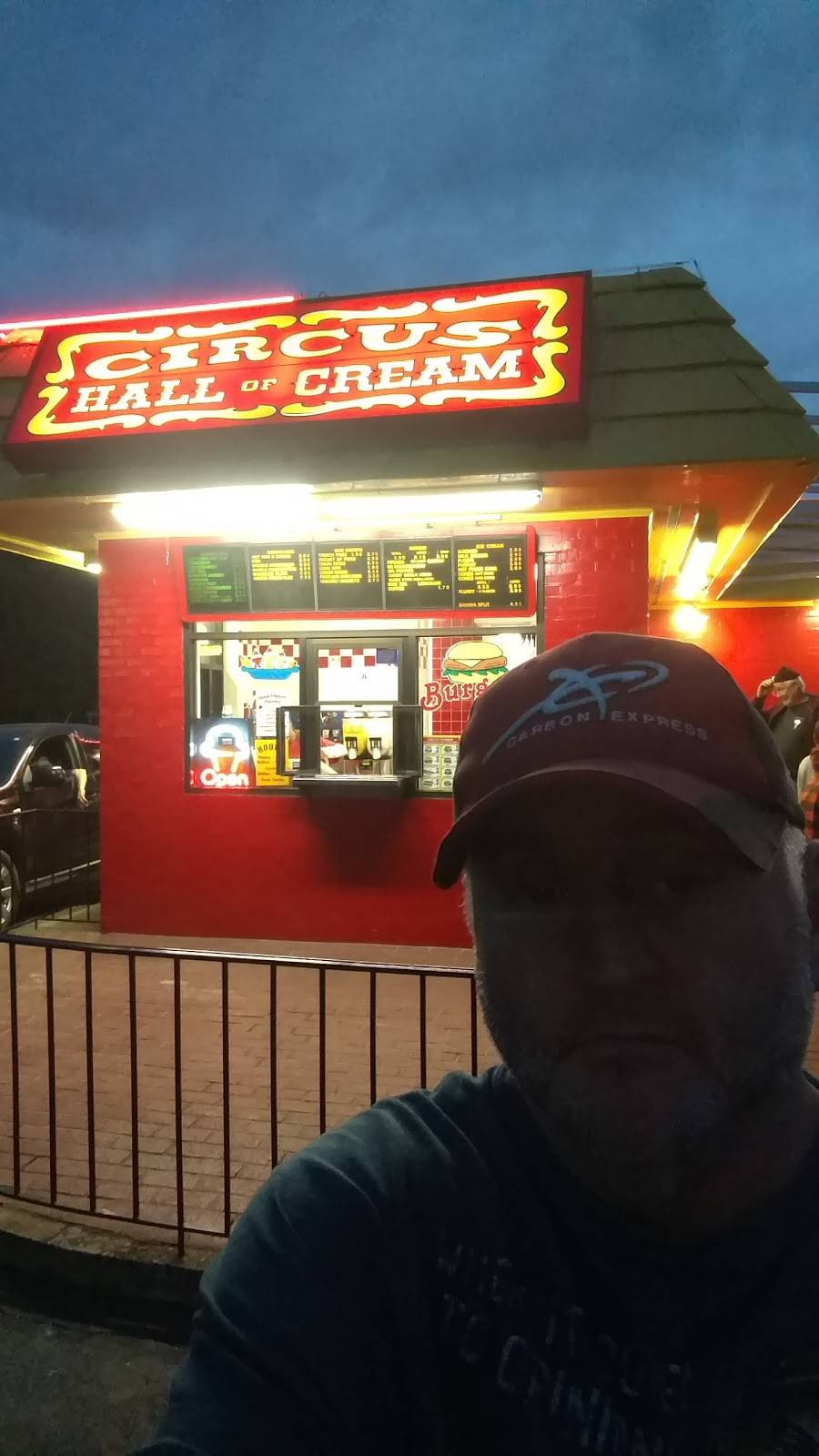 Circus Hall of Cream | restaurant | 211 22nd St SW, Hickory, NC 28602, USA | 8283284214 OR +1 828-328-4214