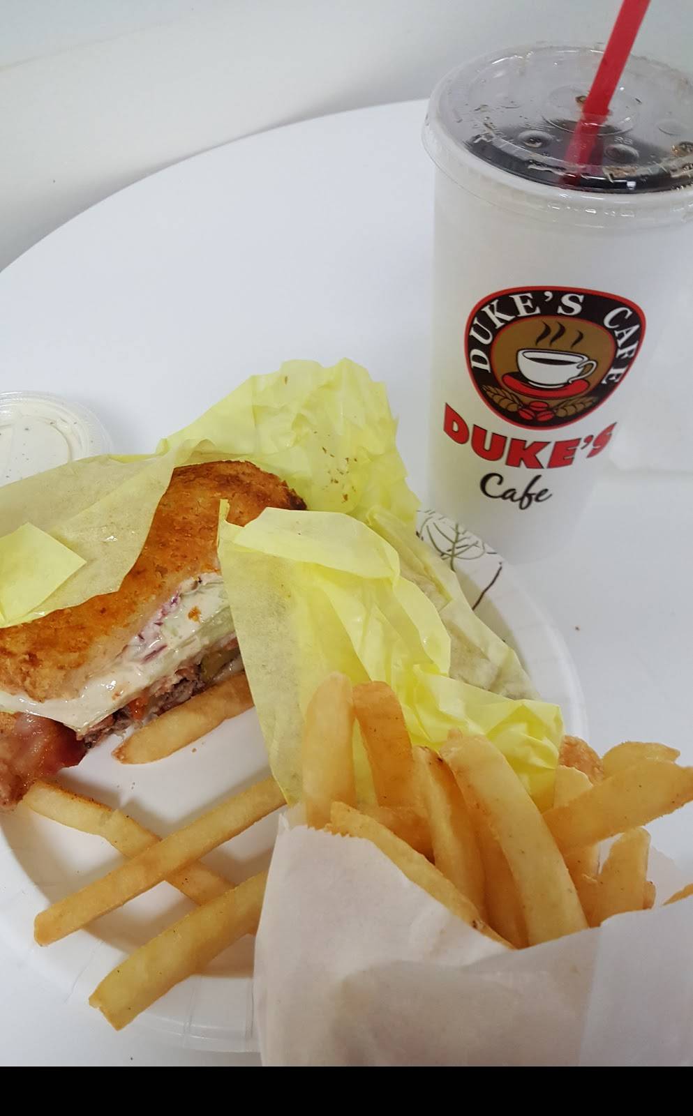 Dukes Cafe | restaurant | 2099 E Orangethorpe Ave, Placentia, CA 92870, USA | 7149837056 OR +1 714-983-7056