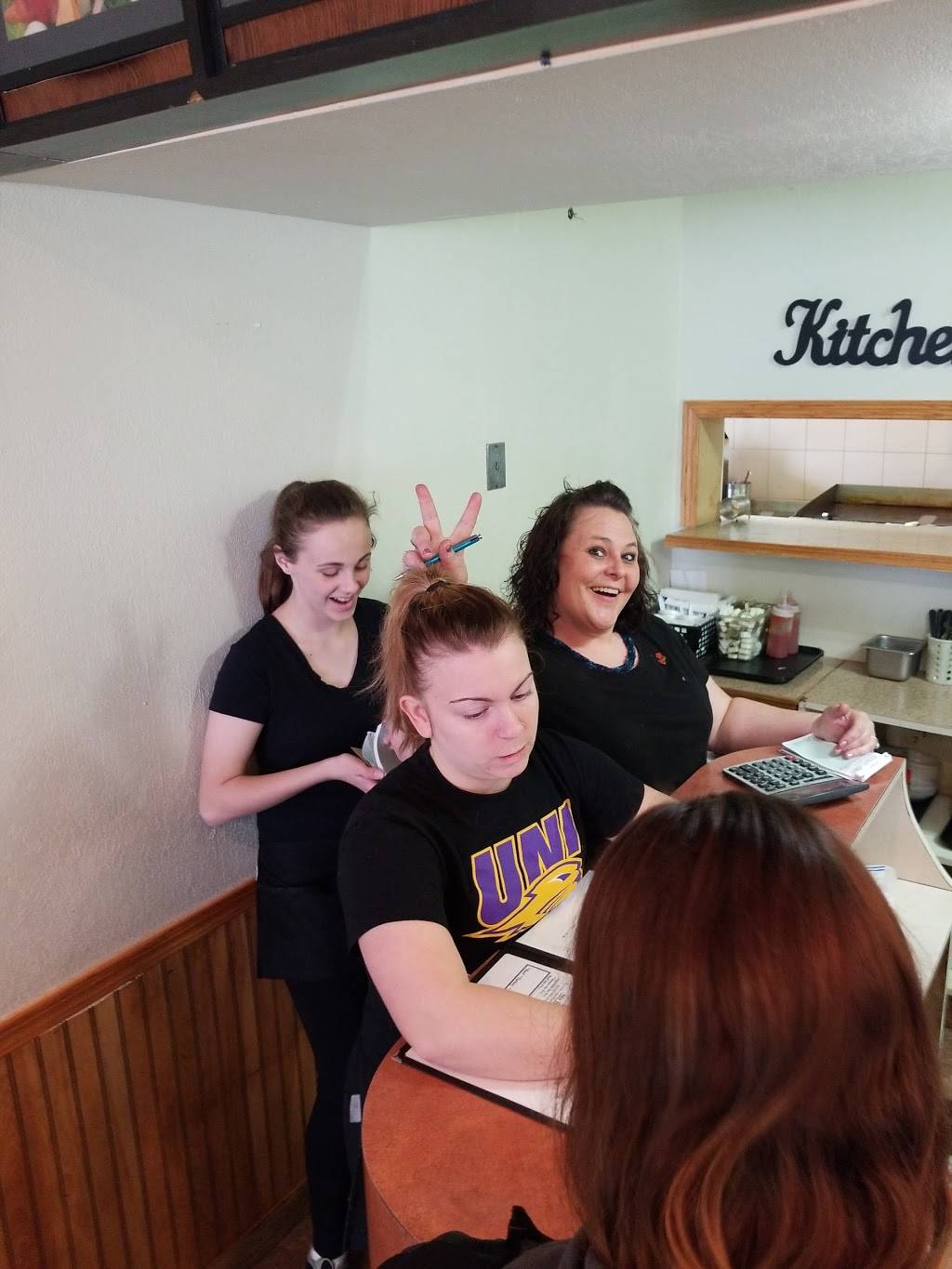 Ariannas Kitchen | restaurant | 1826 1st St W, Independence, IA 50644, USA | 3193321325 OR +1 319-332-1325