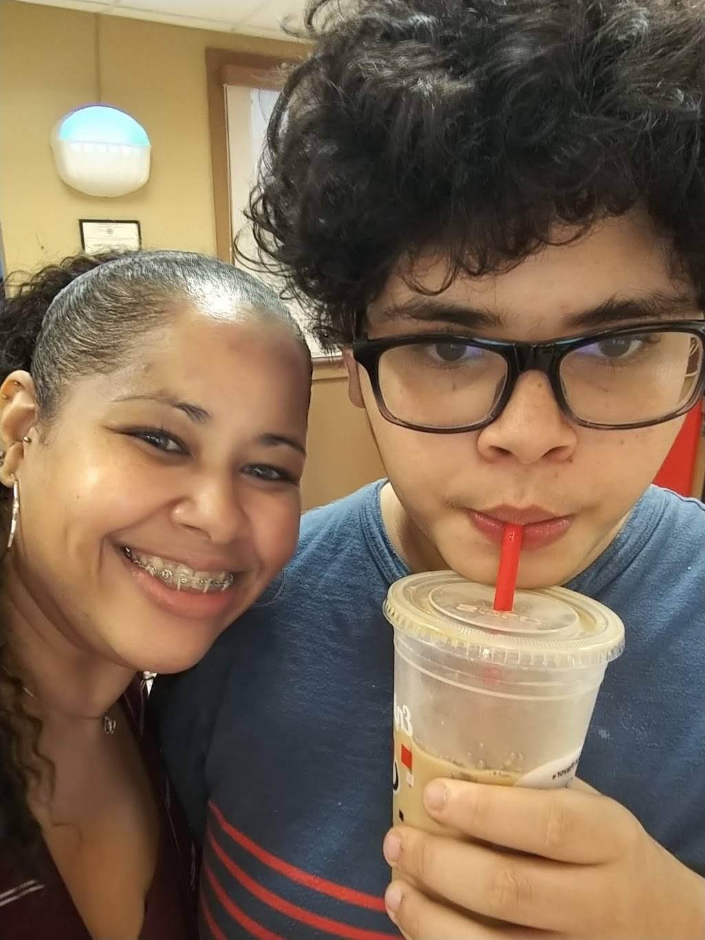 Honey Dew Donuts | bakery | 1334 Park Ave, Cranston, RI 02920, USA | 4014327990 OR +1 401-432-7990