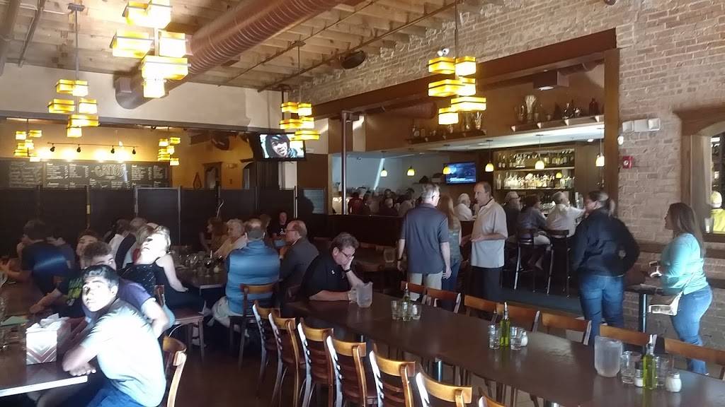 Gattos Italian Restaurant & Bar | restaurant | 5123 Main St, Downers Grove, IL 60515, USA | 6305156400 OR +1 630-515-6400